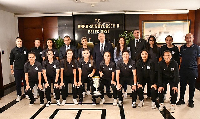 Kupa Mansur Başkan’ın Ellerinde- Kamu Çalışanı