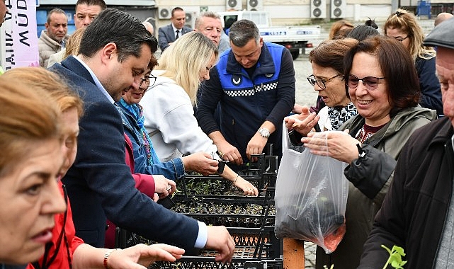 Lüleburgaz Belediyesi’nden vatandaşlara 20 bin adet fide- Kamu Çalışanı