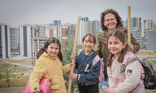 Minik Eller Fidanları Toprakla Buluşturdu- Kamu Çalışanı
