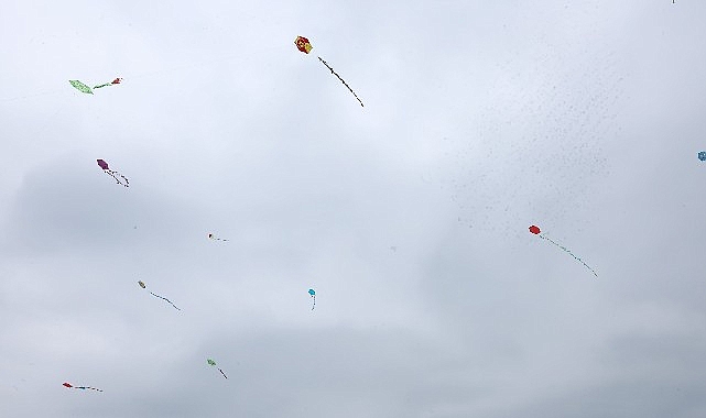 Nilüfer’de gökyüzü uçurtmalarla renklendi- Kamu Çalışanı