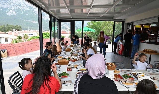 Öğretmenlerden Tepe Parkı’nda Anneler Günü etkinliği- Kamu Çalışanı