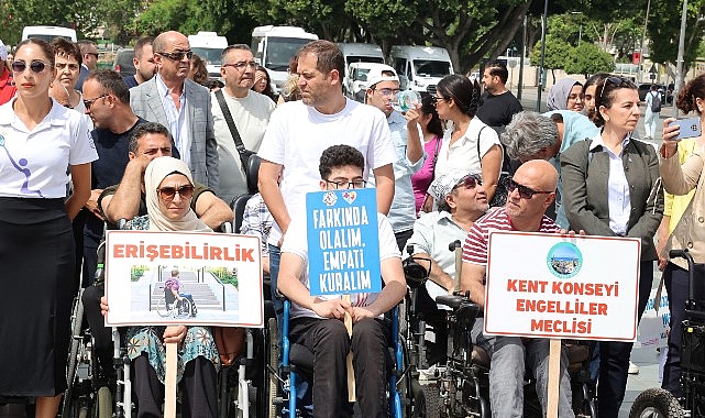 Özel bireylerden çok özel gösteri – Kamu Çalışanı