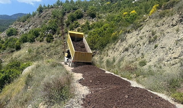Yayla Kuzdere’de yol bakım çalışmaları- Kamu Çalışanı