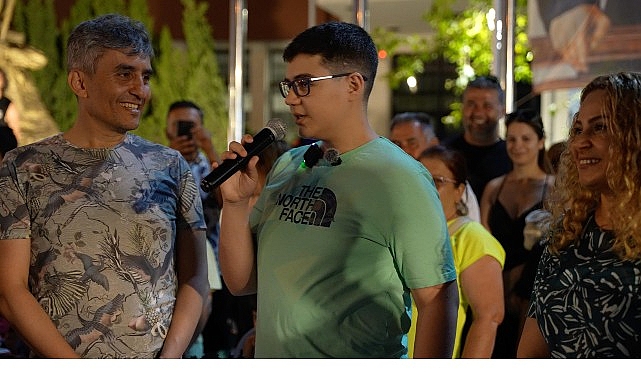 11. Çeşme Uluslararası Açık Satranç Turnuvası’nda Simultane Gösteri yoğun ilgi gördü!- Kamu Çalışanı
