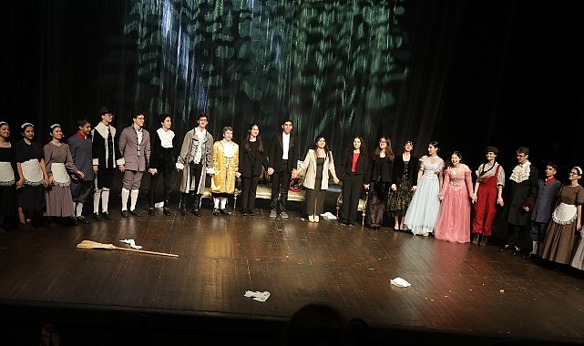 12. Liseler Arası Tiyatro Buluşması 32 Lisenin Katılımı ve Seyircinin Yoğun İlgisiyle Karşılandı- Kamu Çalışanı