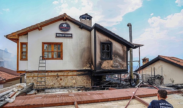 Antalya Büyükşehir İtfaiyesi 3 dakikada müdahale etti- Kamu Çalışanı