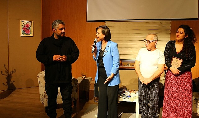 Ayvalık Belediye Tiyatrosu’na ödül yağdı…- Kamu Çalışanı