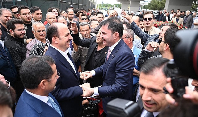Bakan Kurum Türbeönü Çarşılarında Konyalılarla Kucaklaştı- Kamu Çalışanı