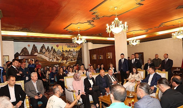Başkan Arı, Vatandaşlarla ve Personelle Bayramlaştı- Kamu Çalışanı