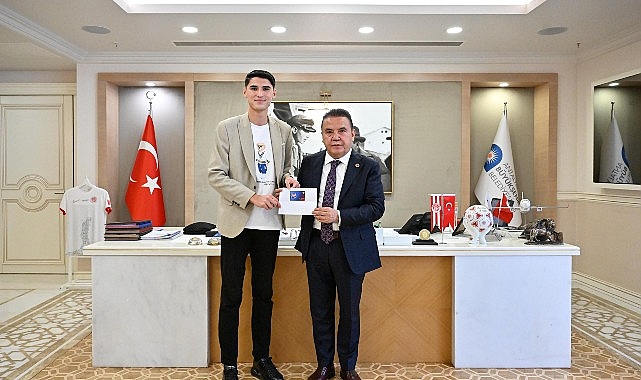 Başkan Böcek’e “Genç Kart”ı anlattı- Kamu Çalışanı