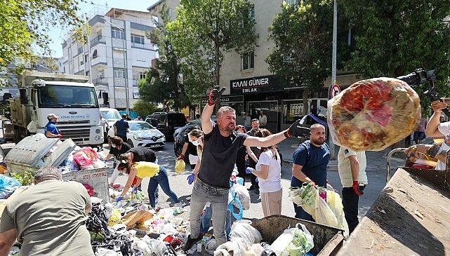 Başkan Görkem Duman vatandaşlarla çöp topladı- Kamu Çalışanı