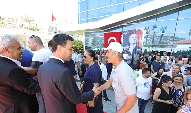 Başkan Önal, personeliyle bayramlaştı “Bu kenti sizlerin emeğiyle güzelleştiriyoruz”- Kamu Çalışanı