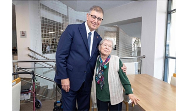 Başkan Tugay’dan bayram öncesi huzurevi ve hastane ziyareti- Kamu Çalışanı