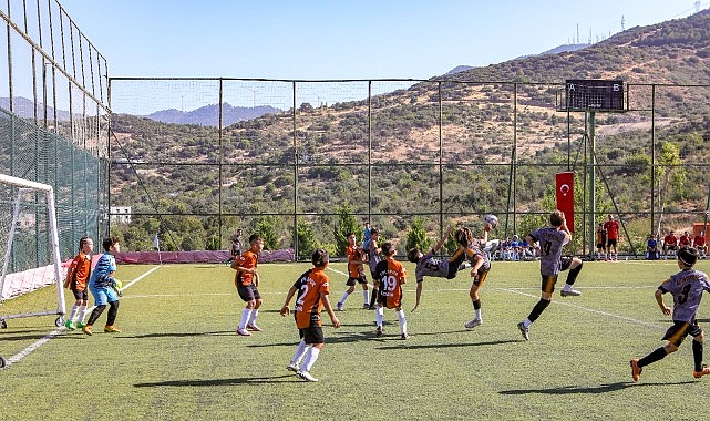 Bayraklı’da anlamlı turnuva: ‘Ferdi Zeyrek’ U-12 Cup futbol turnuvası başlıyor!- Kamu Çalışanı