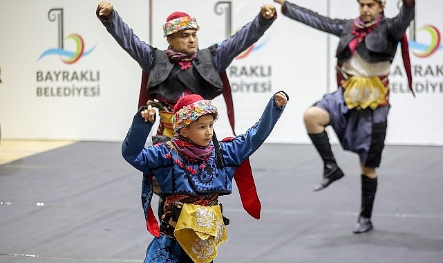 Bayraklı’da halk dansları gösterisi nefes kesti- Kamu Çalışanı