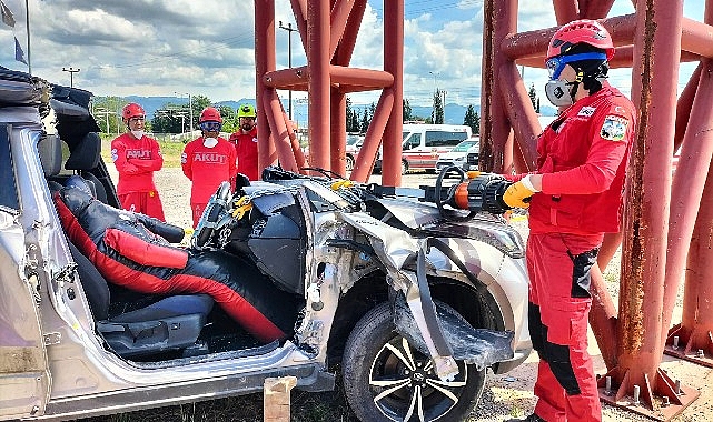 Büyükşehir İtfaiyesi’nden AKUT’a eğitim desteği- Kamu Çalışanı