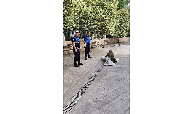 Büyükşehir zabıtasından yardım eli- Kamu Çalışanı