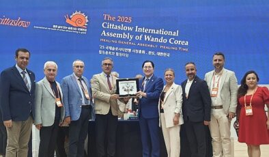 Cittaslow Fikir Maratonu ödülü Başkan Böcek’e takdim edildi- Kamu Çalışanı