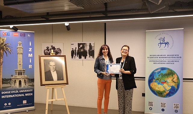 Dokuz Eylül Üniversitesi (DEÜ), bu yıl 2’ncisini düzenlediği Uluslararası Hafta (2nd International Week) etkinliğinde Avrupa’nın 9 farklı ülkesinden gelen akademisyen ve yöneticileri ağırladı.- Kamu Çalışanı