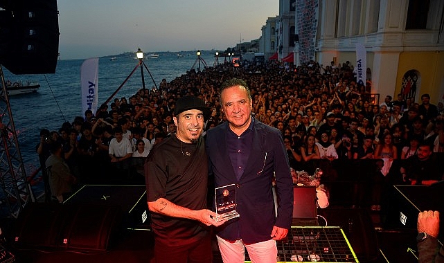 Emin Hitay’dan lise mezuniyetinin 50. yılında   öğrencilere konser armağanı- Kamu Çalışanı