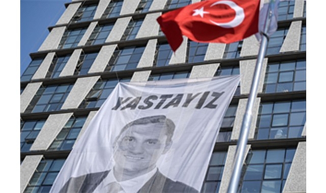 Ferdi Zeyrek gözyaşları ve alkışlarla uğurlandı- Kamu Çalışanı
