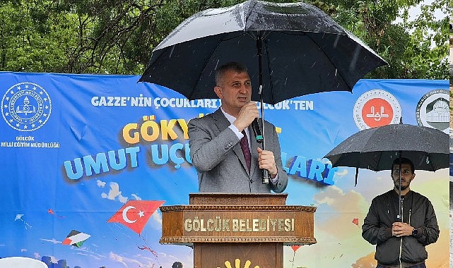 Gölcük’te yüzlerce kişi yağmur altında Filistin için tek yürek oldu- Kamu Çalışanı