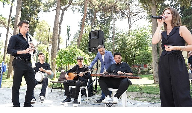 İzmir’de Kitap Coşkusu: Küçük Eller Sahneye Çıktı- Kamu Çalışanı