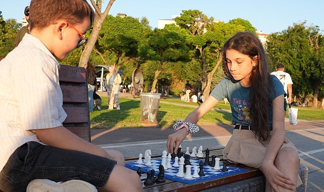 Kadıköy’de Satranç Dayanışması- Kamu Çalışanı