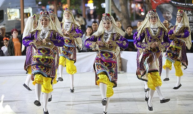 Karabağlar’da 19 Mayıs coşkusu halk oyunlarıyla taçlandı- Kamu Çalışanı