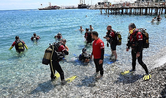 Kemer’de deniz dibi ve sahil temizliği etkinliği- Kamu Çalışanı