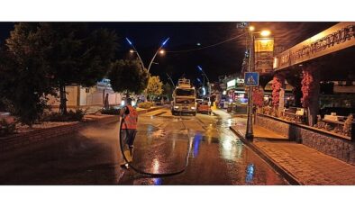 Kemer’deki toz ve toprak olan yollar yıkanıyor – Kamu Çalışanı