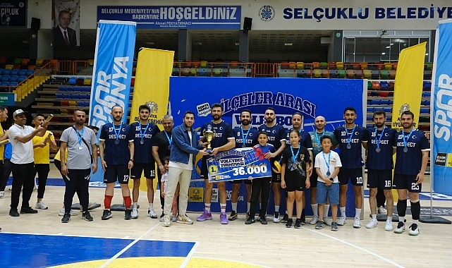 Konya Büyükşehir’in İlçeler Arası Voleybol Turnuvası’nda Şampiyon Hüyük- Kamu Çalışanı