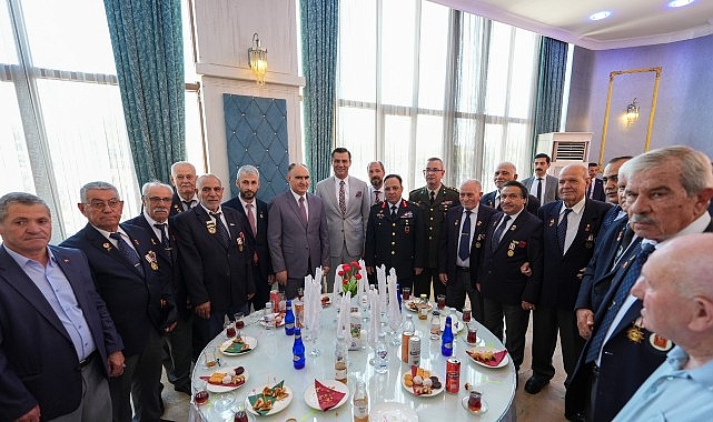 Manisa Protokolü Bayramlaştı- Kamu Çalışanı