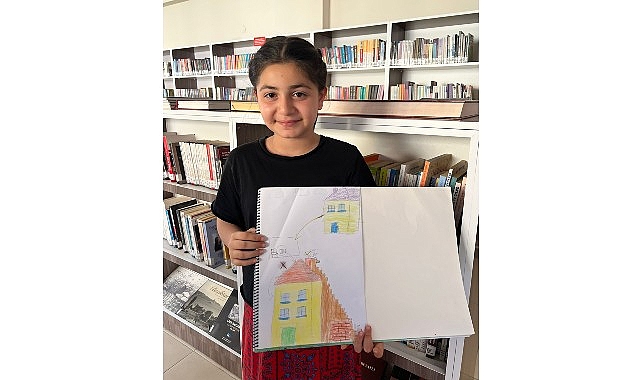 Minik eller renkli hayaller çizdi- Kamu Çalışanı