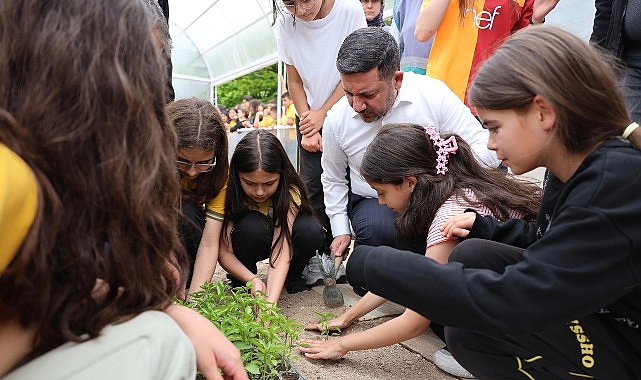 Okul Bahçesine Kurulan Sera’da 250 Fide Dikimi Yapıldı- Kamu Çalışanı
