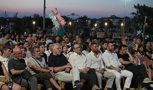 Açık hava film gösterimleri ‘Paranoya’ ile başladı- Kamu Çalışanı
