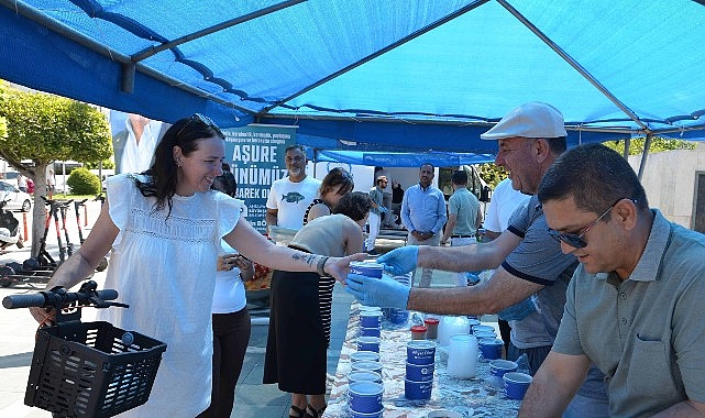 Antalya Büyükşehir Belediyesi geleneksel aşure ikramlarına başladı- Kamu Çalışanı