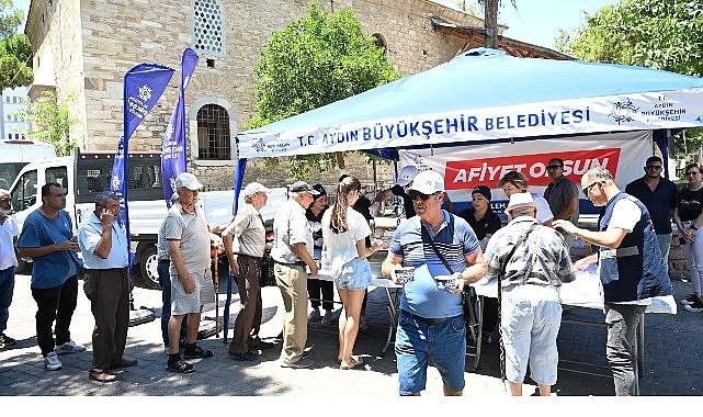 Aydın Büyükşehir Belediyesi’nden Vatandaşlara Aşure İkramı- Kamu Çalışanı