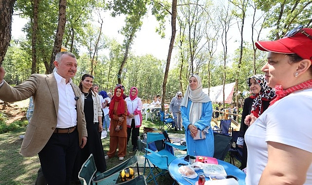 Başkan Büyükakın, Gebze’de annelerin pikniğine katıldı- Kamu Çalışanı