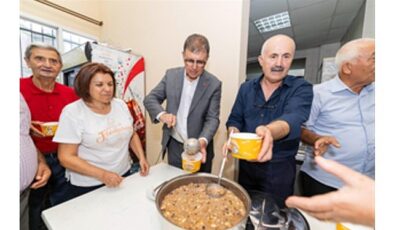 Başkan Tugay aşure bereketini paylaştı- Kamu Çalışanı