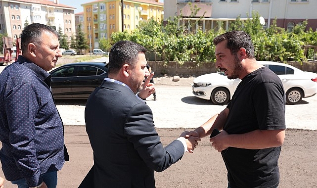 Belediye Başkanı Arı, Erenler ve Esenler Caddesi’nde- Kamu Çalışanı