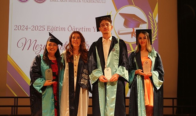 Ege Üniversitesi Emel Akın MYO’da mezuniyet sevinci- Kamu Çalışanı