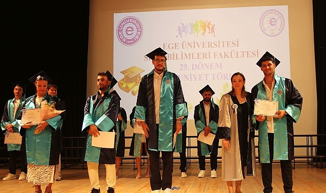Ege Üniversitesi Spor Bilimleri Fakültesi mezunlarını coşkuyla uğurladı- Kamu Çalışanı