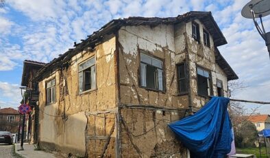 Gölcük’te Korunması Gereken Kültür Varlığı Binanın Restorasyonu Devam Ediyor- Kamu Çalışanı
