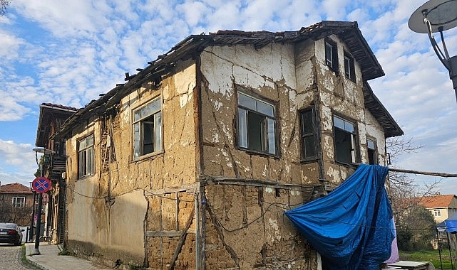 Gölcük’te Korunması Gereken Kültür Varlığı Binanın Restorasyonu Devam Ediyor- Kamu Çalışanı