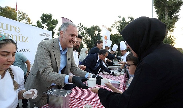 İnegöl’ün Yeni Meydanında Aşure Kazanları Kaynadı- Kamu Çalışanı