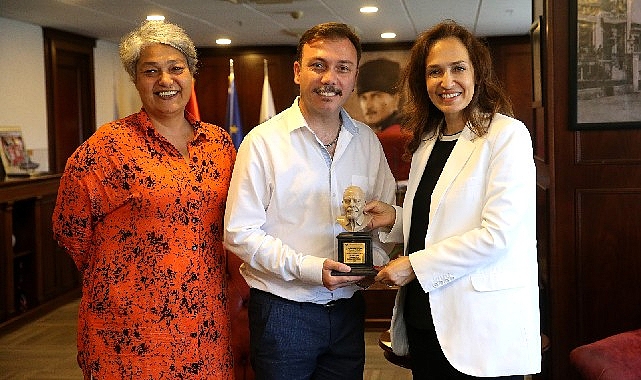 Karşıyaka Belediye Tiyatrosu’nda ödül gururu!- Kamu Çalışanı