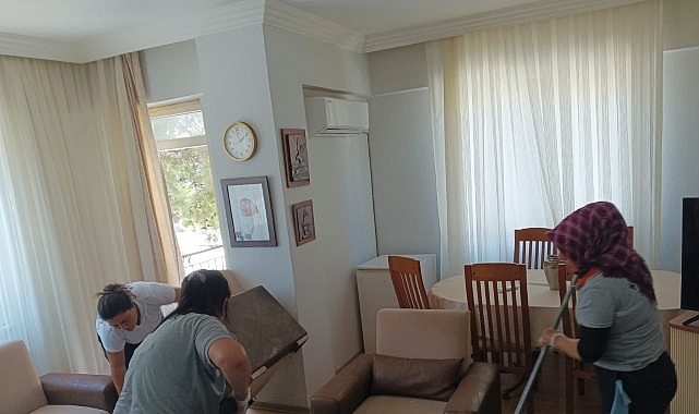 Kemer Belediyesi’nden İhtiyaç Sahiplerine Temizlik Desteği- Kamu Çalışanı