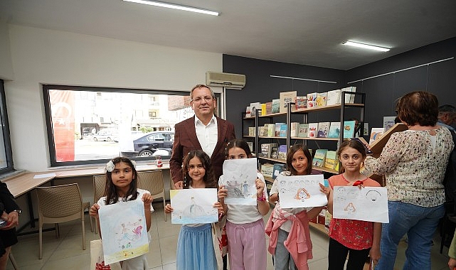 Minik Karikatüristler İş Başında! Ayvalık Belediyesi’nden Çocuklara Renkli Bir Yaz Atölyesi- Kamu Çalışanı