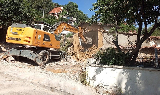 Tehlike saçan metruk binalar yıkıldı- Kamu Çalışanı